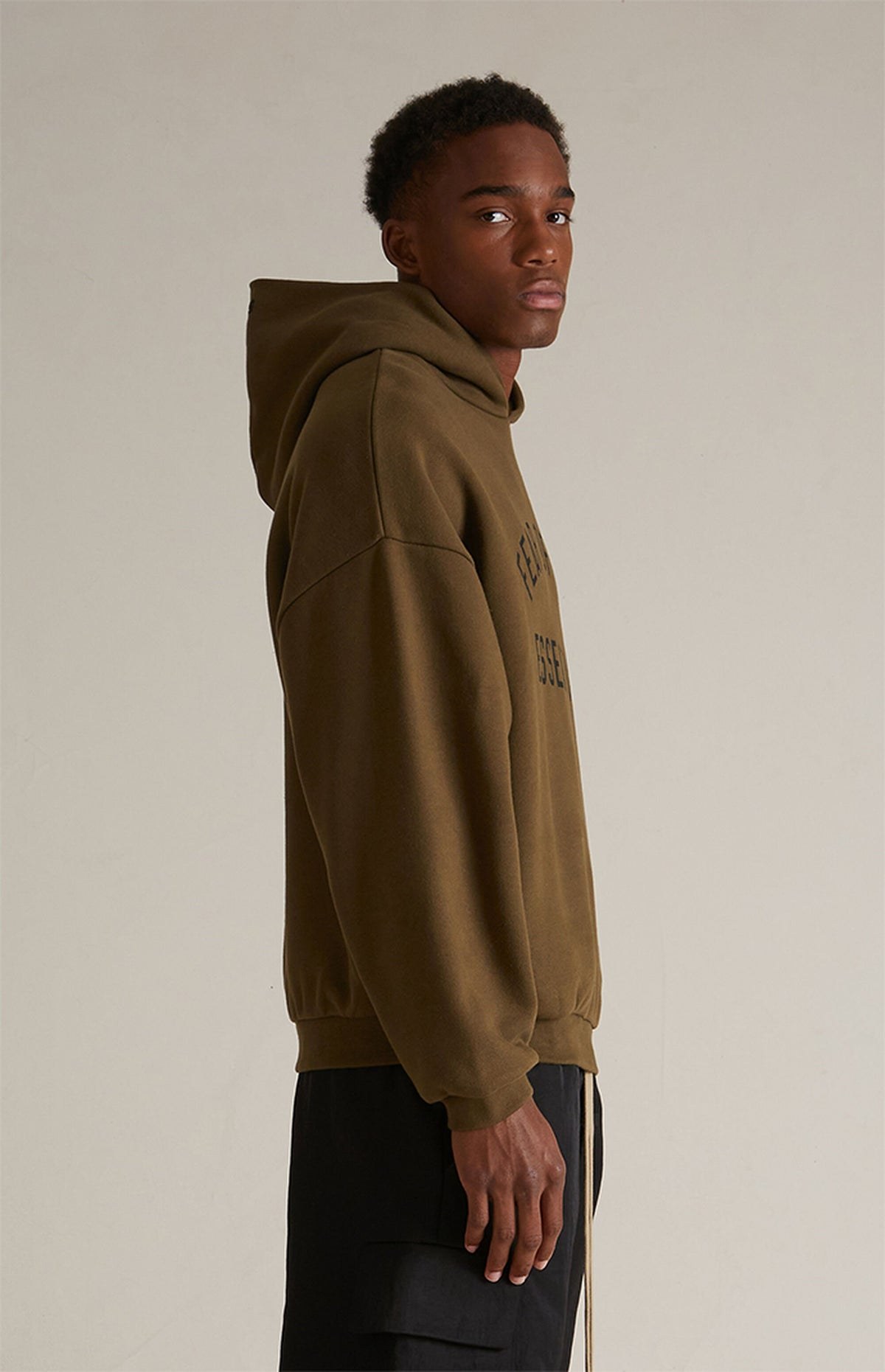 Essentials Hoodie “Olive” (FW24) – תמונה 4