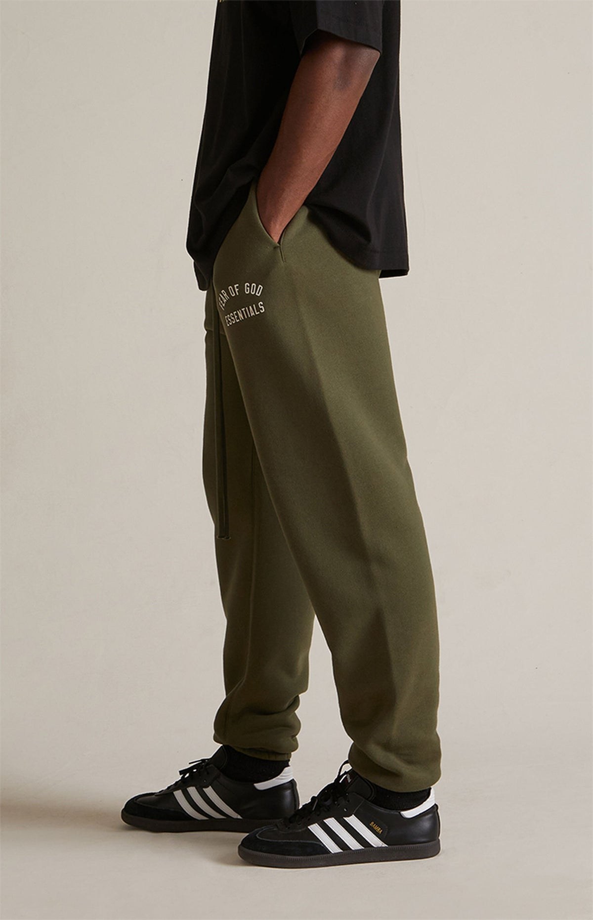 Essentials Sweatpants “Military” (FW24) – תמונה 4
