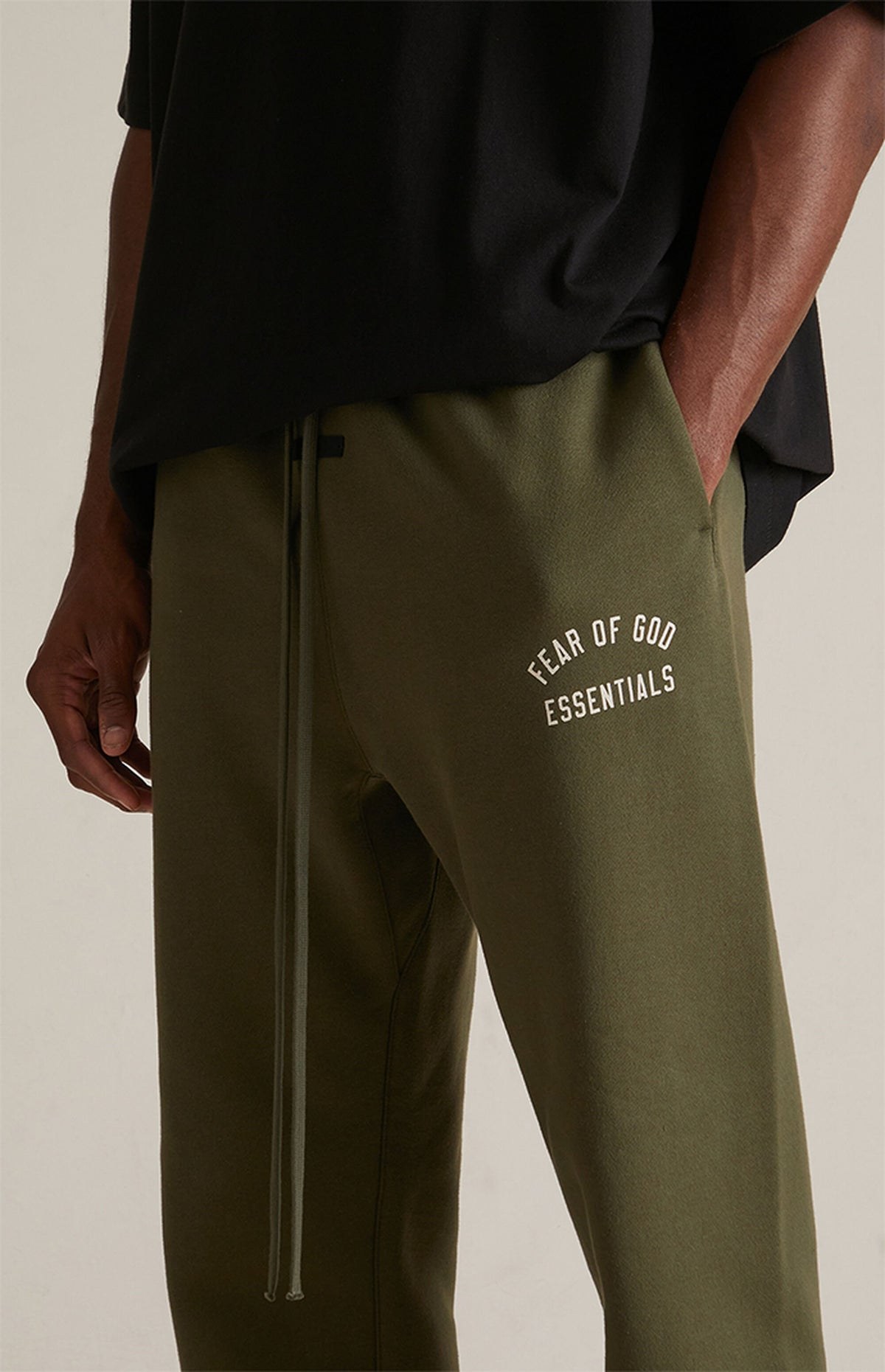 Essentials Sweatpants “Military” (FW24) – תמונה 5