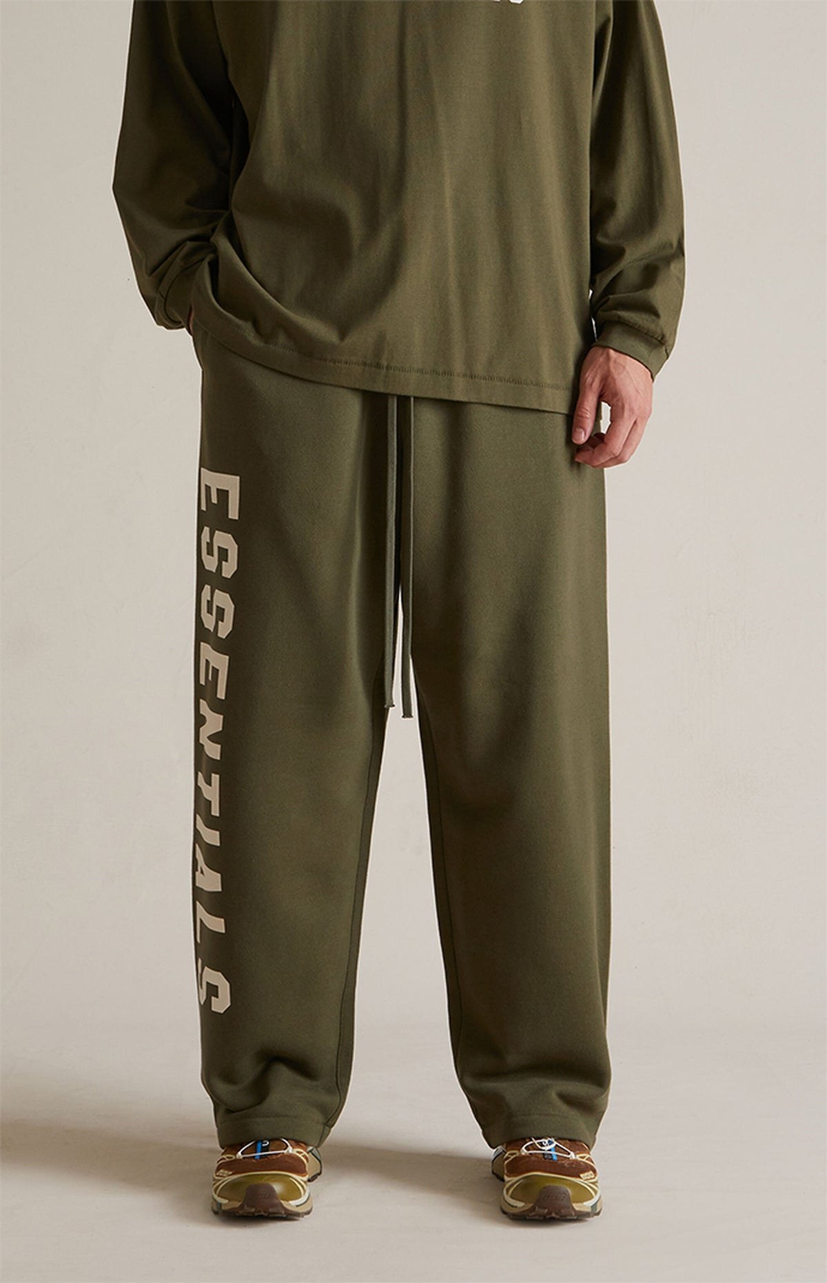 Essentials Sweatpants Relaxed “Military” (FW24) – תמונה 2