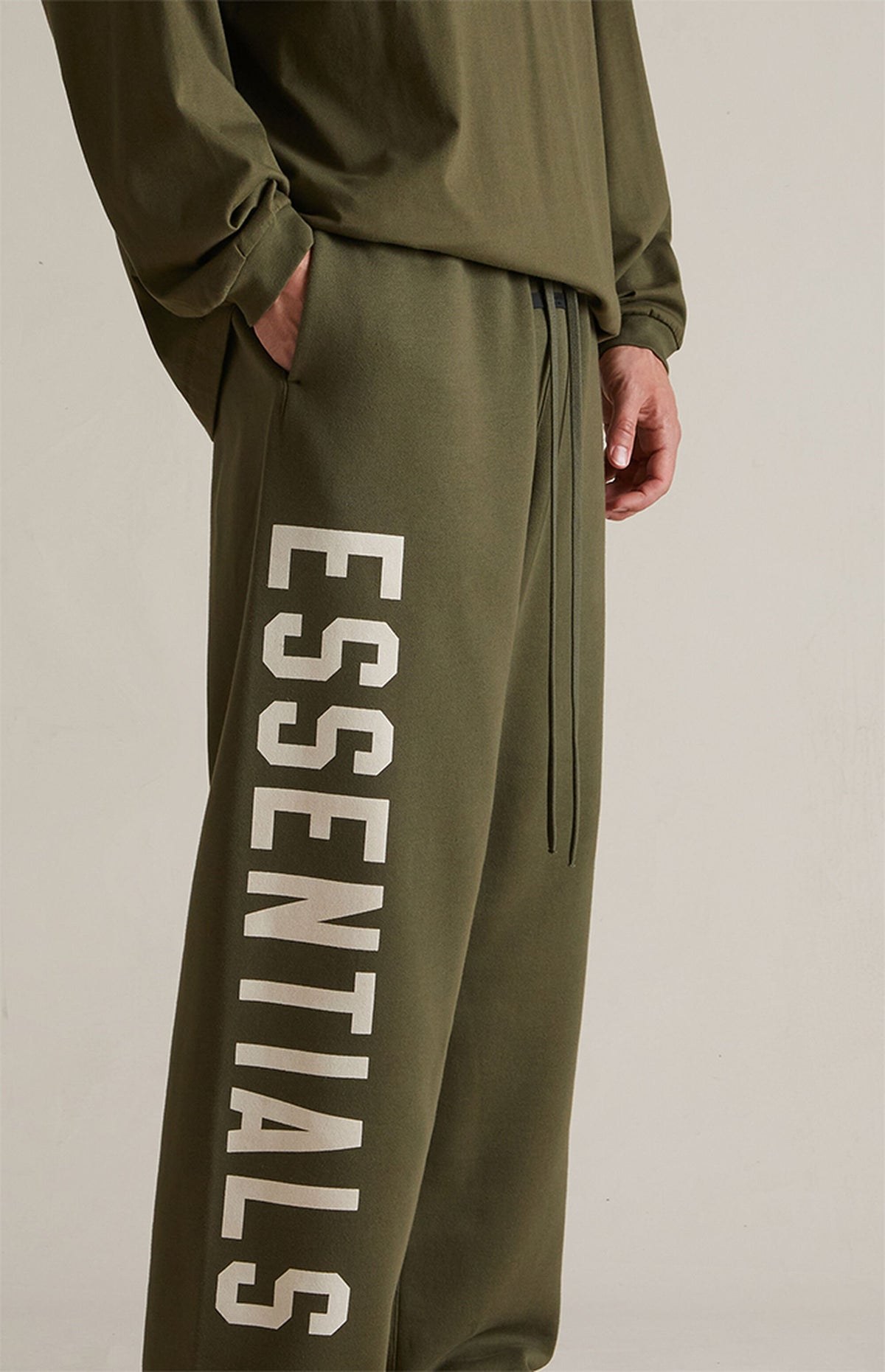 Essentials Sweatpants Relaxed “Military” (FW24) – תמונה 5