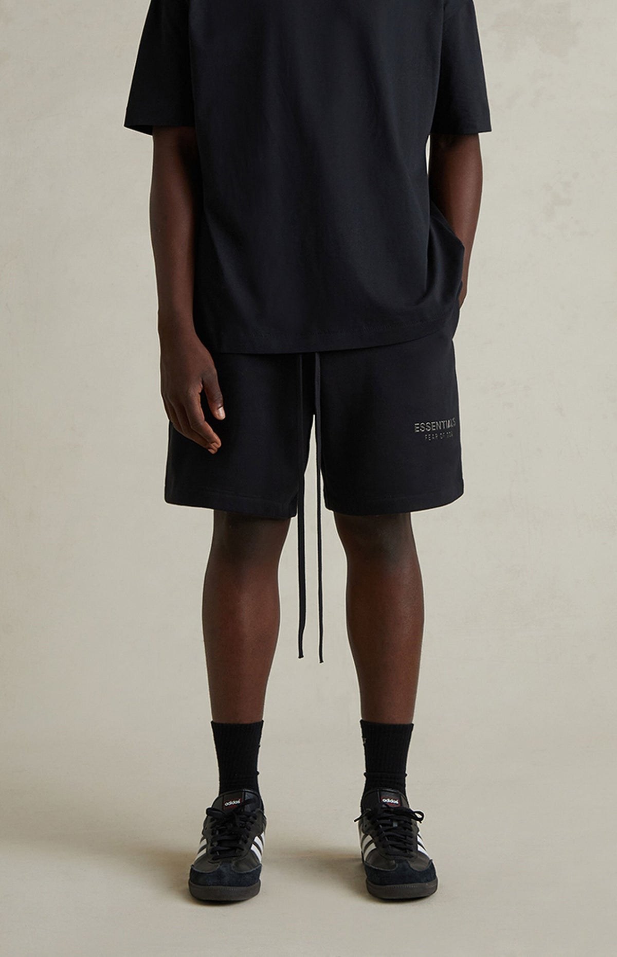 Essentials Shorts “Jet Black” (FW25) – תמונה 2