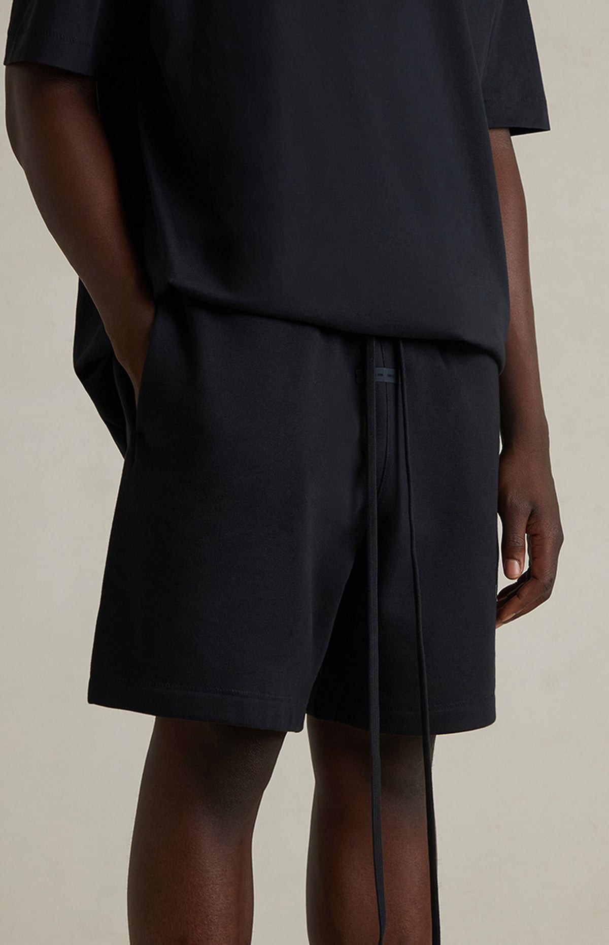 Essentials Shorts “Jet Black” (FW25) – תמונה 5
